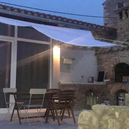 Lemon Garden House * Komiza