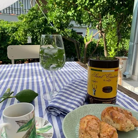 Lemon Garden House Komiza